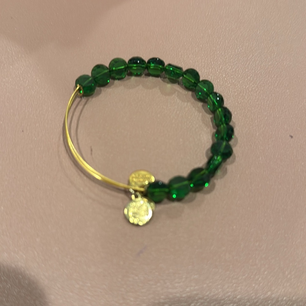 2 Alex and Ani Bracelets 4 leaf clover bracelet and green beaded bracelet - Picture 4 of 5